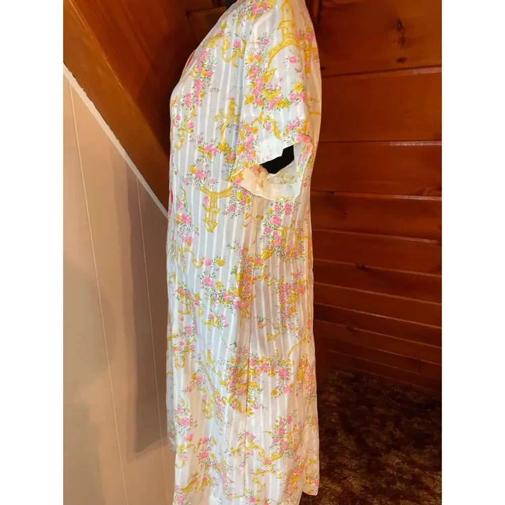 Vintage 60s Lightweight Nightgown w/ Floral & Gold Birdhouse Embellishment sz M